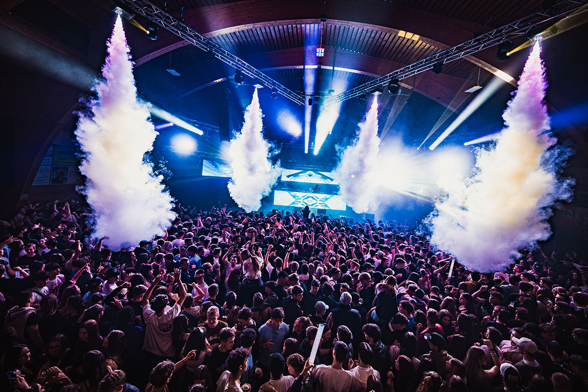 Crowd vor der Bühne an einem Place2Be Event